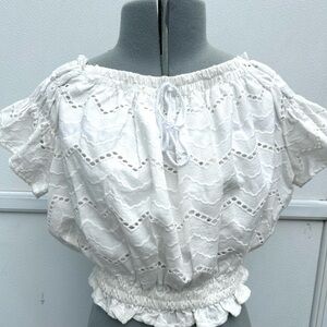 White boho peasant top. Western style. Eyelet fabric cottagecore